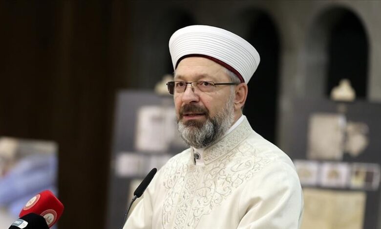 صورة رئيس الشؤون الدينية التركي علي أرباش يدعو لإيقاف المجازر الـ”إسرائيلية” في غزة