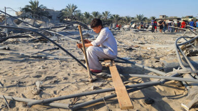 صورة قوات الاحتلال تصادر الأراضي وتشق الطرق لتغيير معالم غزة وتهجير سكانها