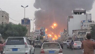 صورة طائرات جيش الاحتلال تفجر خزانات النفط بميناء الحديدة في اليمن