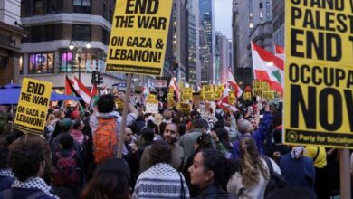 صورة المدن الأمريكية تحتج: ارفعوا أيديكم عن الشرق الأوسط لتبقى فلسطين حرة