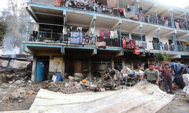 صورة مجزرة ضد الأطفال في دير البلح وقصف على النازحين بالنصيرات