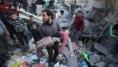 صورة مقتل 6 فلسطينيين بينهم طفل بقصف “إسرائيلي” قرب مدخل مخيم البريج