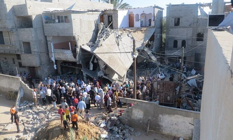 صورة الدفاع المدني في غزة: قوات الاحتلال فجرت 11 منزلًا في مخيم جباليا شمالي القطاع