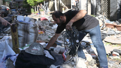 صورة اللبنانيون يعيشون ليلة قصف عنيفة ويعبرون عن مخاوفهم من إطالة أمد الحرب