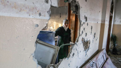 صورة مجزرة جديدة في خان يونس بحق المدنيين العزل واحتجاز مئات المرضى والطواقم الطبية شمال غزة