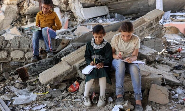 صورة وزارة التربية الفلسطينية: الاحتلال قتل 11 ألفًا و825 من طلبة المدارس والجامعات في غزة والضفة