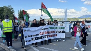 صورة متظاهرون بجنيف: “إسرائيل” قامت على دماء الفلسطينيين
