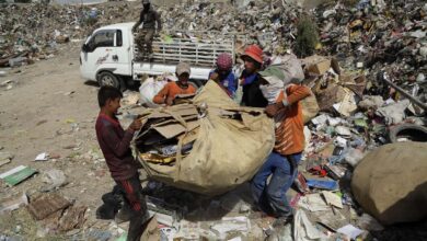 صورة سياسات فاشلة وخطط فاسدة تهدر ثروة العراق وتزيد نسبة الفقر في بلد ثري