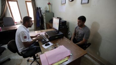 صورة البطاقة التموينية الإلكترونية إخفاق حكومي آخر يثقل كاهل العراقيين