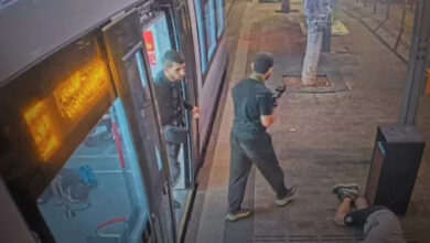 صورة 8 قتلى وجرحى بينهم إصابات خطيرة بعملية إطلاق نار نفذها فلسطينيان من الخليل