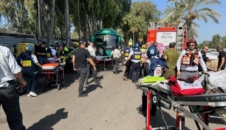 صورة مقتل خمسة جنود “إسرائيليين” وإصابة 50 آخرين بعملة دهس قرب مقر الموساد في تل أبيب
