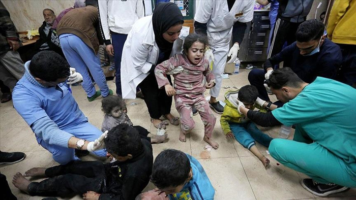 صورة 99 طبيبا أمريكيًا عملوا طوعًا في غزة يكتبون لبايدن: نتمنى منكم أن تسمعوا الصرخات التي لن يسمح لنا ضميرنا بنسيانها