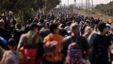 صورة مسؤولة بالأونروا: نحو 100 ألف نزحوا مؤخرًا من شمال قطاع غزة بسبب الهجمات البرية