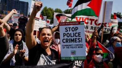 صورة عدة ولايات أمريكية تشهد مظاهرات تدعو لوقف تسليح “إسرائيل” وإنهاء الحرب
