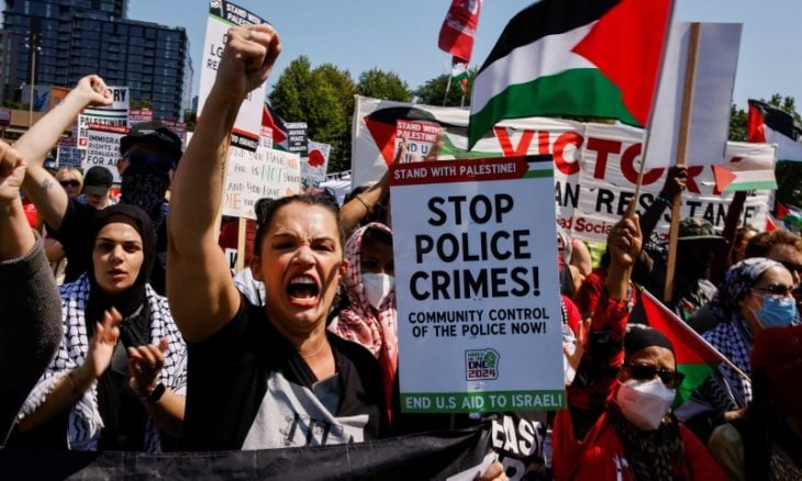 صورة عدة ولايات أمريكية تشهد مظاهرات تدعو لوقف تسليح “إسرائيل” وإنهاء الحرب