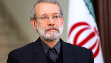 صورة علي لاريجاني مستشار خامنئي: يجب ألا ننجر إلى فخ “إسرائيل” وأن نكون عقلانيين