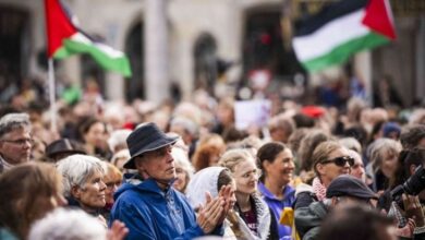 صورة الشرطة الهولندية تفرق بالقوة متظاهرين مؤيدين لفلسطين وتعتقل عددا منهم