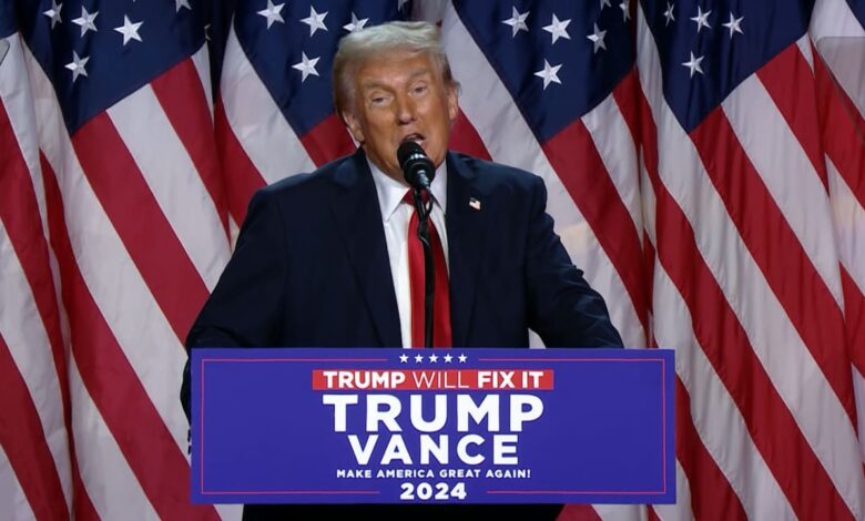 صورة ترمب يعلن فوزه بانتخابات الرئاسة الأمريكية على منافسته الديمقراطية هاريس