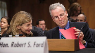 صورة روبرت فورد يتناسى عن عمد استحواذ الميليشيات على الدولة في العراق ويطالب بدمجها من جديد