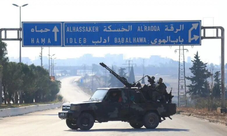 صورة فصائل الثورة السورية تواصل تقدمها على مشارف مدينة حماة وتسيطر على المزيد من البلدات