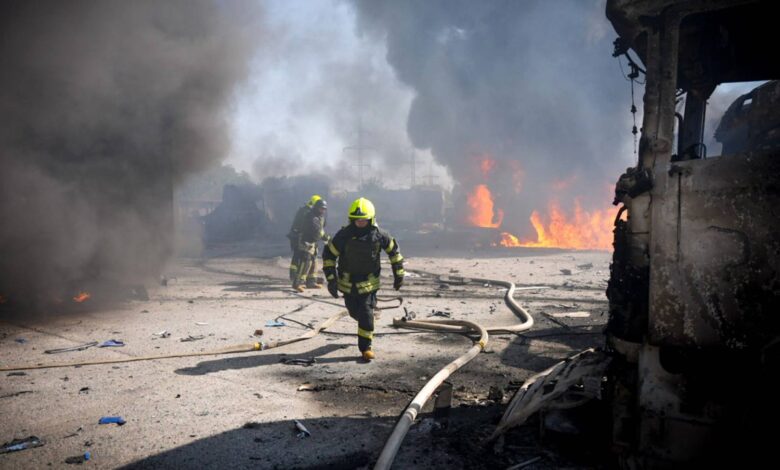 صورة الرئيس الأوكراني: مقتل 4 أشخاص وإصابة 18 آخرين بهجوم صاروخي روسي على زاباروجيا