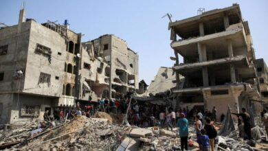 صورة الاحتلال يواصل قصف المستشفيات وخيام النازحين وسط وجنوب وشمال القطاع