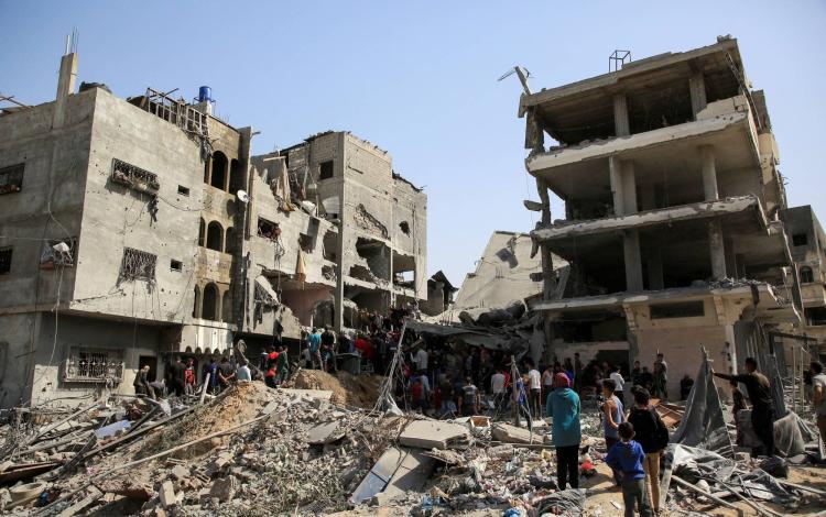 صورة الاحتلال يواصل قصف المستشفيات وخيام النازحين وسط وجنوب وشمال القطاع