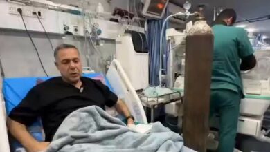 صورة تدهور حالة مدير مستشفى كمال عدوان إثر إصابته.. ومئات ينزحون قسرًا من الشجاعية