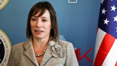 صورة انتهاء مهام السفيرة الأمريكية في بغداد وترقب لاستلام تريسي التي توعدت الميليشيات