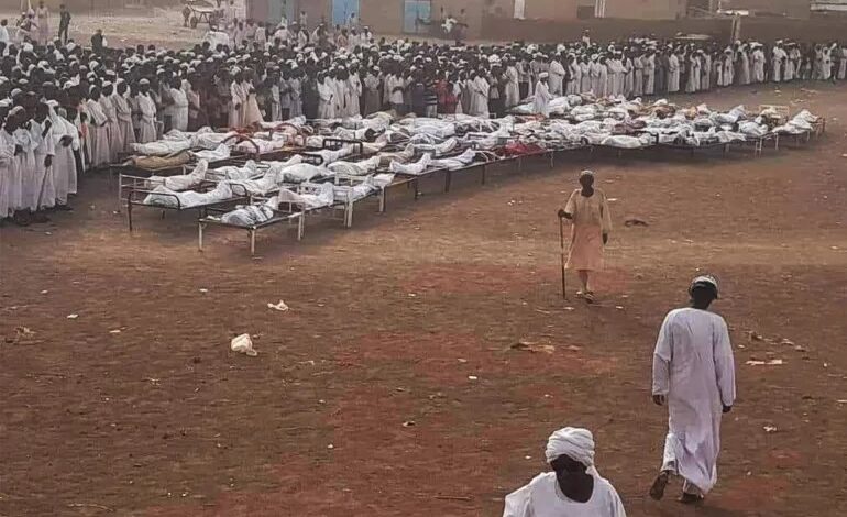 صورة الخارجية السودانية تتهم “الدعم السريع” بارتكاب مذبحة بولاية الجزيرة قتل بها 120 مدنيًا