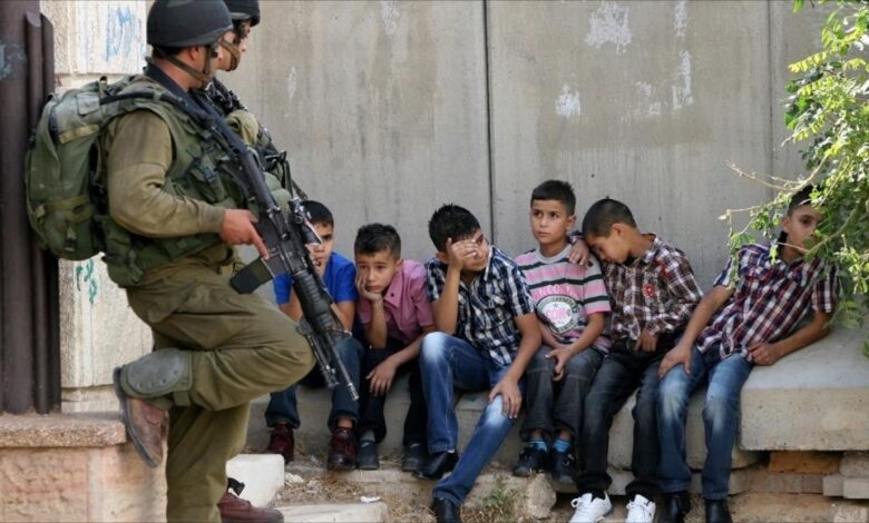 صورة منظمات حقوقية: الاحتلال نفذ عمليات إعدام ميدانية بحق أطفال فلسطينيين عقب اعتقالهم في غزة