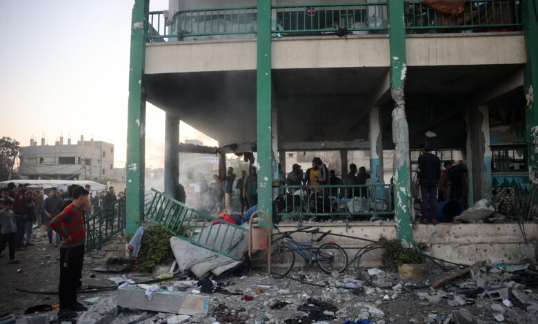 صورة 17 شهيدًا بينهم نساء وأطفال بقصف صهيوني ليلي طال مناطق مختلفة من قطاع غزة