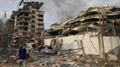صورة مقتل 24 فلسطينيًا وإصابة العشرات بينهم نساء وأطفال بقصف للاحتلال على مناطق بقطاع غزة