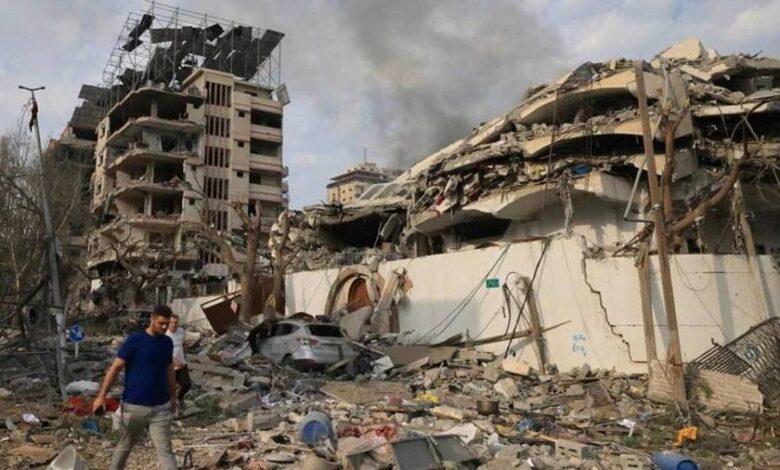 صورة مقتل 24 فلسطينيًا وإصابة العشرات بينهم نساء وأطفال بقصف للاحتلال على مناطق بقطاع غزة