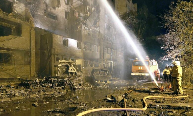 صورة اندلاع حريق بمنشأة طبية في كييف وبوتين يلوّح بقصف “مراكز صُنع القرار”