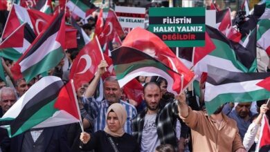 صورة مظاهرة داعمة لفلسطين بإسطنبول في اليوم الــ400 للإبادة التي تتعرض لها غزة