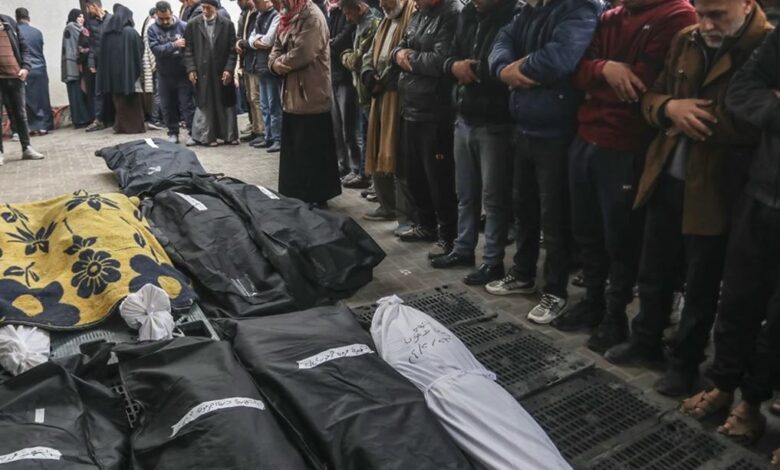 صورة قوات الاحتلال ترتكب مجزرة مروعة في بيت لاهيا شمال قطاع غزة خلفت 50 شهيدًا