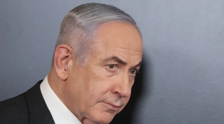 صورة صحيفة هآرتس: نتنياهو يريد إيجاد “صورة نصر” لنفسه على الحدود السورية