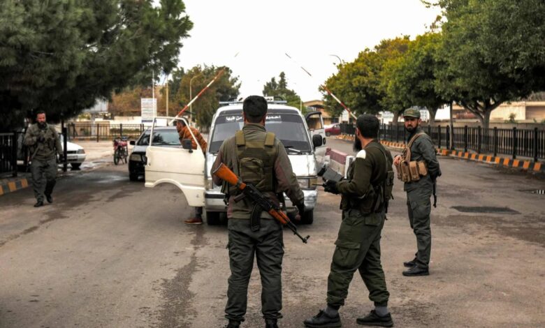 صورة إدارة العمليات العسكرية في سوريا تواصل ملاحقة مسؤولي النظام المخلوع