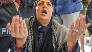 صورة قصف وحشي في محيط مستشفى كمال عدوان يفاقم الكارثة الإنسانية في غزة