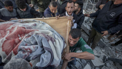 صورة غارات وحشية تستهدف منازل وخيام تؤوي نازحين في غزة