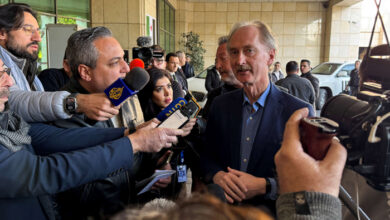 صورة بيدرسون في دمشق على أمل أن يرى نهاية سريعة للعقوبات على سوريا