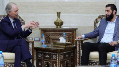 صورة بيدرسون يلتقي الشرع حاملا رسالة دعم دولية لسوريا الجديدة