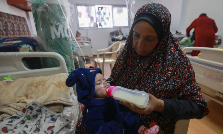 صورة صحة غزة: سوء التغذية الحاد والجفاف يهددان حياة آلاف المرضى في القطاع