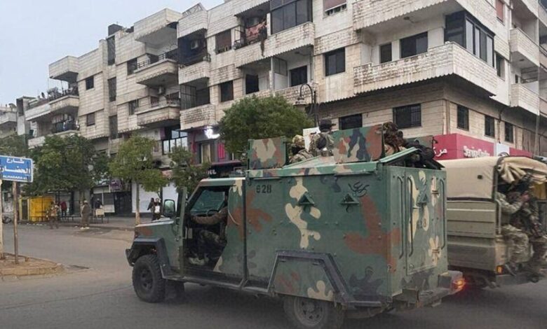 صورة حواجز أمنية بمحيط قاعدة حميميم لملاحقة فلول النظام المعزول