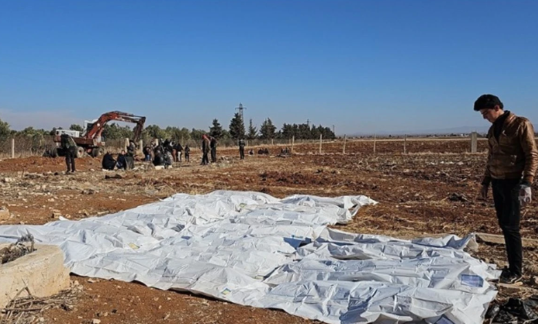 صورة العثور على مقبرة جماعية جديدة في مدينة الصنمين في الريف الشمالي من محافظة درعا
