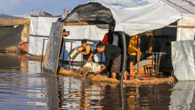 صورة النازحون يصارعون الموت بردا في واقع مأساوي بغزة