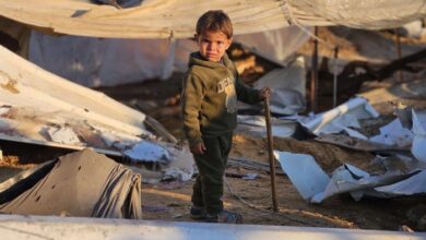 صورة الطقس البارد والصقيع يميت الأطفال الرضع وسط إبادة غزة