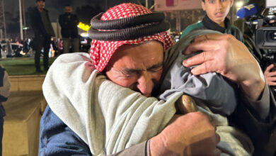 صورة حالة الأسرى الفلسطينيين المفرج عنهم مقابل حالة الأسيرات الإسرائيليات تجسد الفارق بين أخلاق المقاومة وهمجية الاحتلال