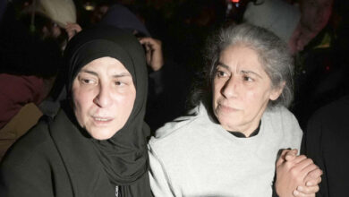 صورة الأسيرة المحررة خالدة جرار: عناصر الاحتلال لا يعاملون الأسرى الفلسطينيين كبشر